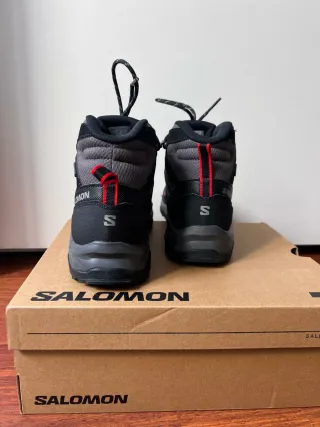 Botas de senderismo Salomon grises y rojas