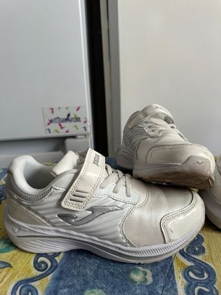 Lote Zapatillas Joma niña blancas y plateadas