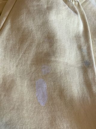 Pantalón chándal amarillo con diseño,