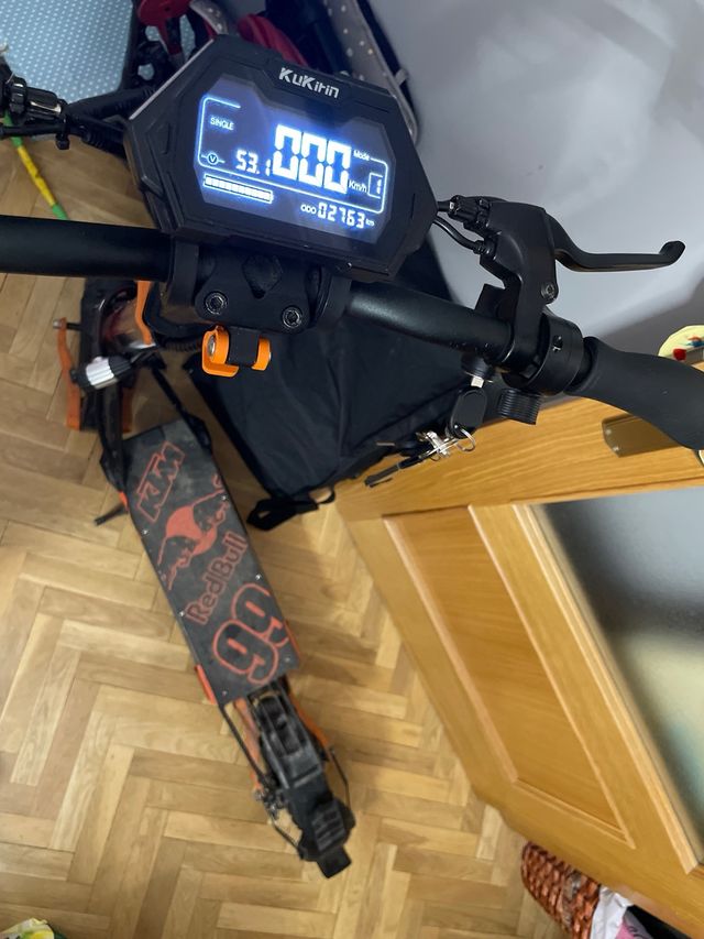 Patinete Kukirin G2 Pro, se cambia por iPhone 16