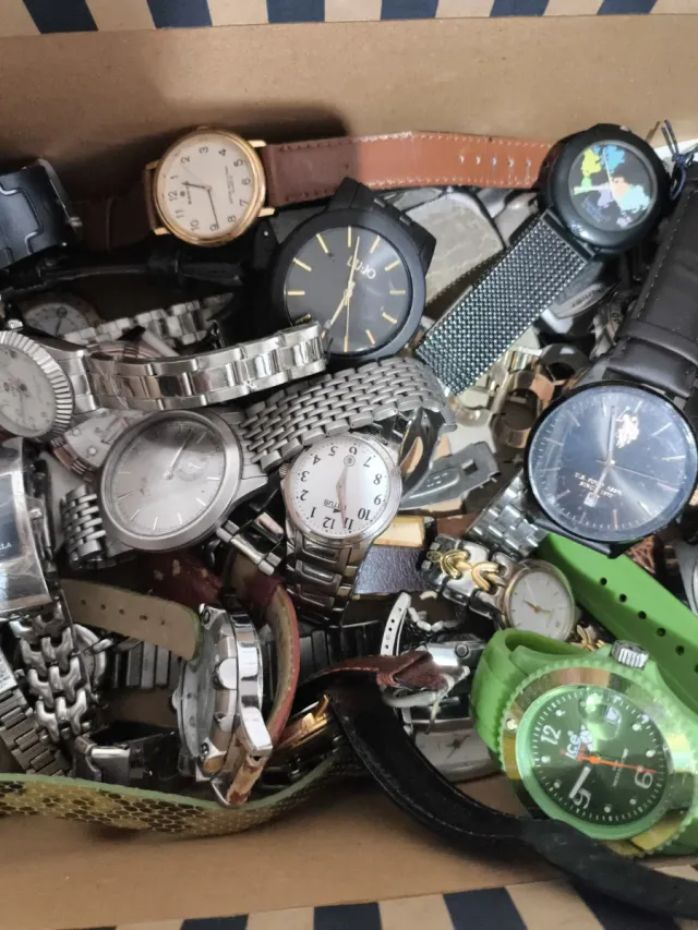 Lote de relojes varios.