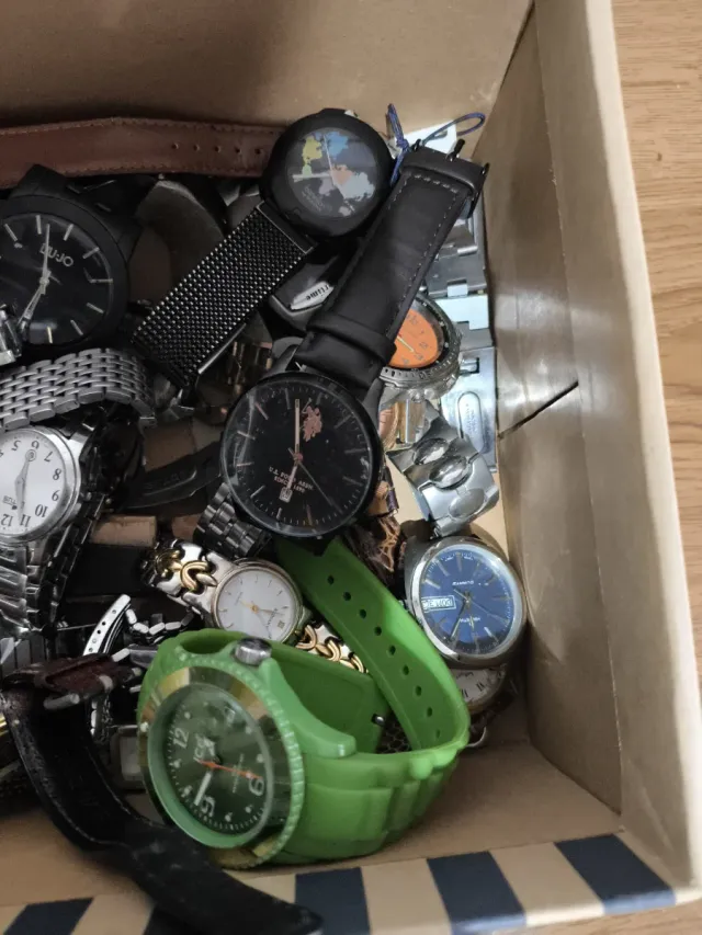 Lote de relojes varios.