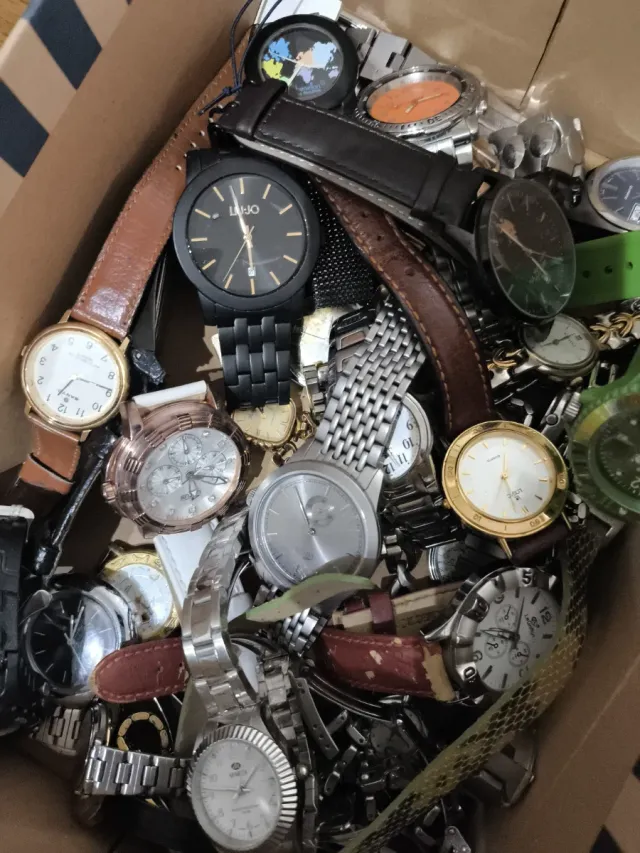 Lote de relojes varios.