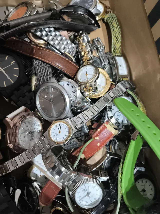 Lote de relojes varios.
