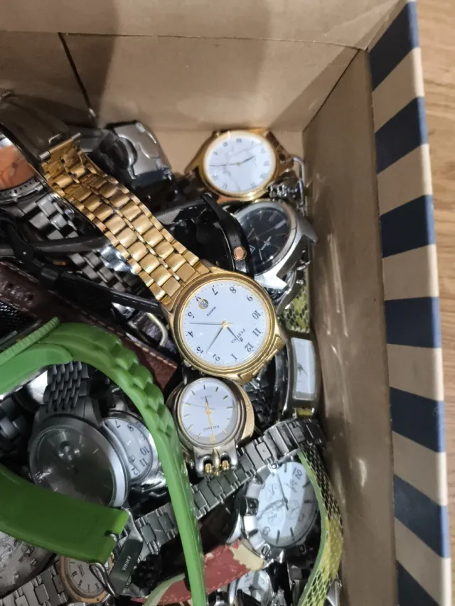 Lote de relojes varios.