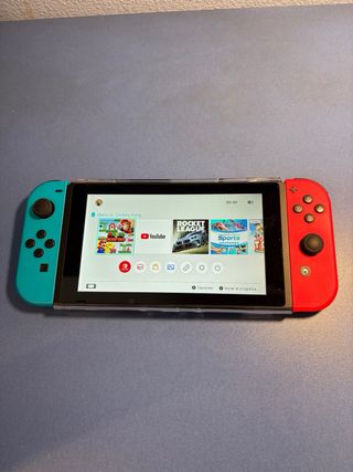 Nintendo Switch blu e rosso