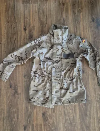 Conjunto de camuflaje pixelado con tirantes