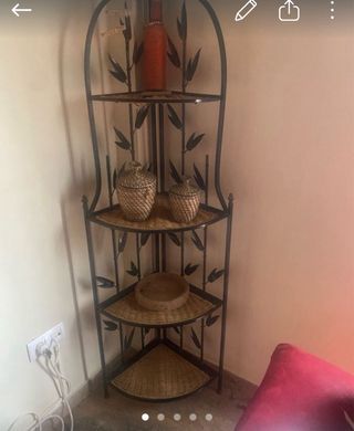 Estantería de forja y mimbre