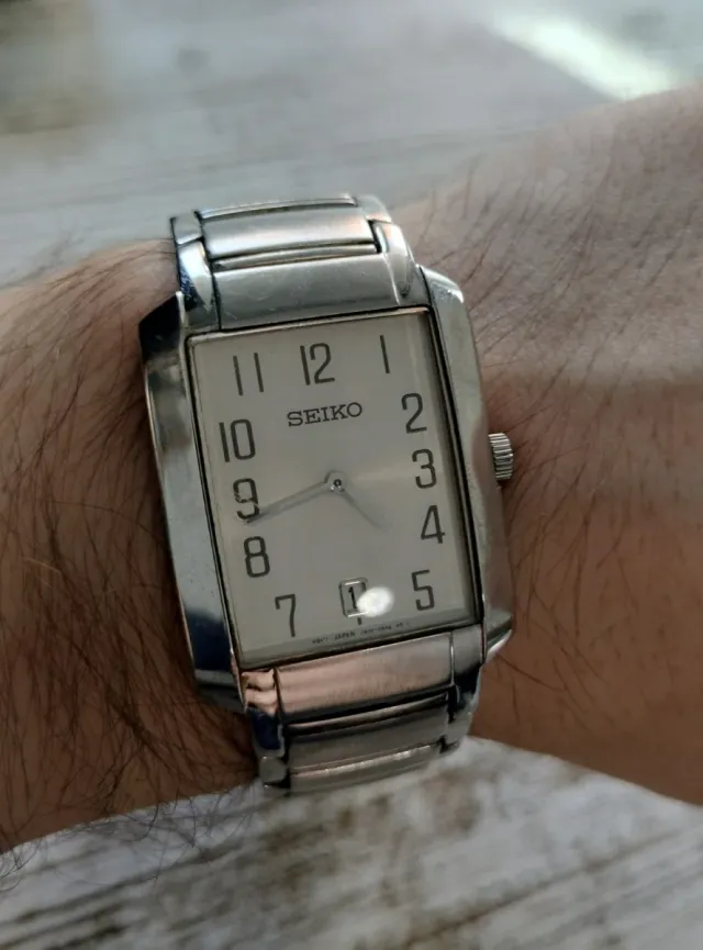 Reloj Seiko Tank Cuarzo Plata y Blanco