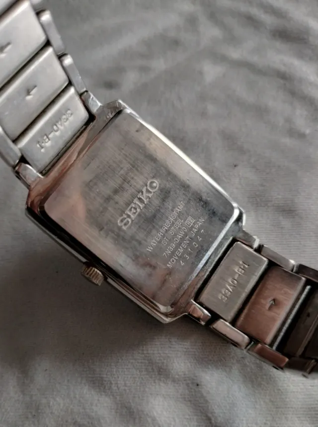 Reloj Seiko Tank Cuarzo Plata y Blanco