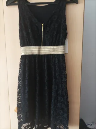 Vestido negro.