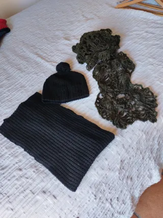 Conjunto gorro y bufanda negro + bufanda verde