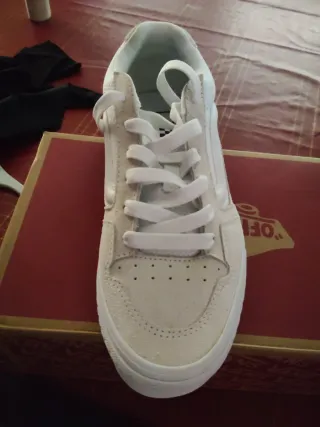 Zapatillas Vans Beige y Blancas
