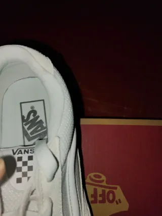 Zapatillas Vans Beige y Blancas