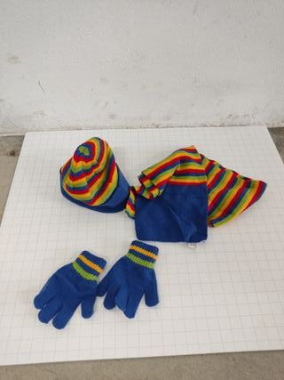 CONJUNTO GUANTES, GORRO y BUFANDA. Multicolor