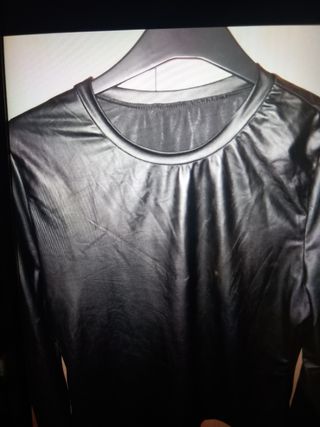 Camiseta efecto piel negra