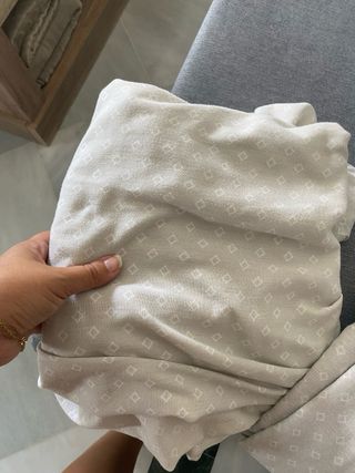 Conjunto de cama beige y gris