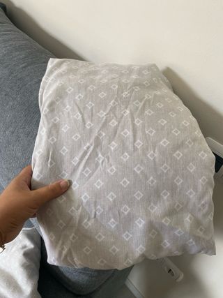 Conjunto de cama beige y gris