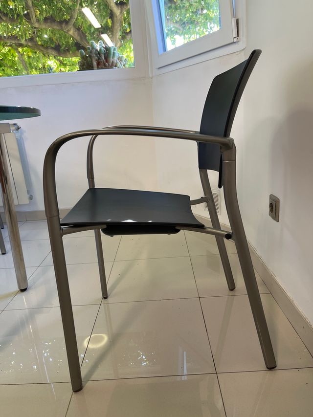 URGE Pack 4 Sillas Apilables Metálicas Negras