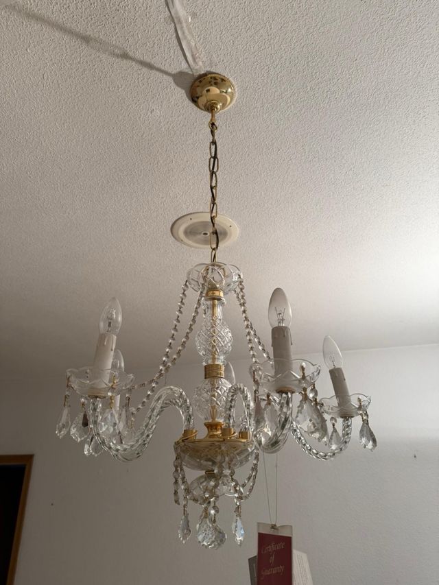 Lámpara de cristal dorada para comedor