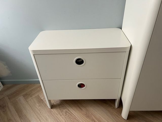 Armario y cómoda infantil blancos