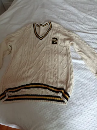 Jersey V-neck beige con número 2