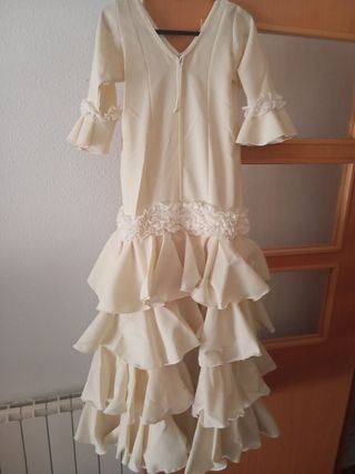 Vestido Flamenco Beige con Volantes