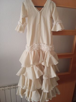 Vestido Flamenco Beige con Volantes