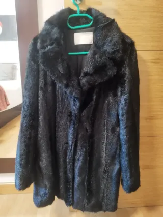 Abrigo pelo negro mujer
