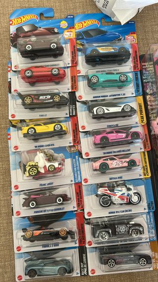 Lote 15 Hot Wheels sin abrir