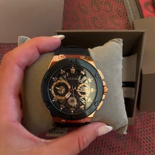 Reloj Guess Circuit Negro y Dorado