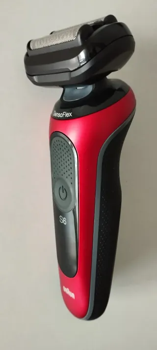 Afeitadora Braun S6 SensoFlex Roja
