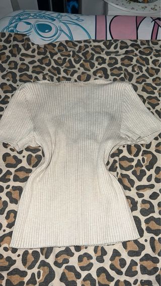 Camiseta Bershka escote V botones beige XS
