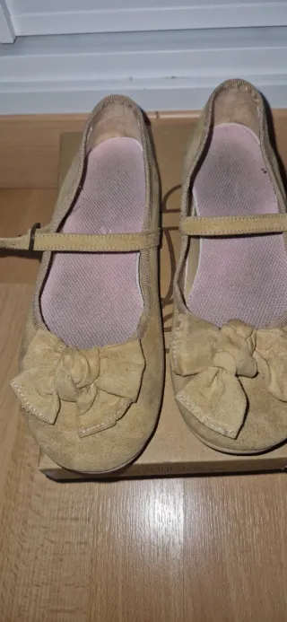 Zapatos niña camel con lazo numero 33