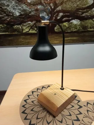 Lámpara de mesa rústica madera y metal
