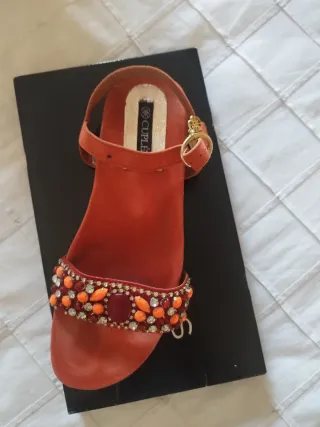 Sandalias Cuplé planas con pedrería