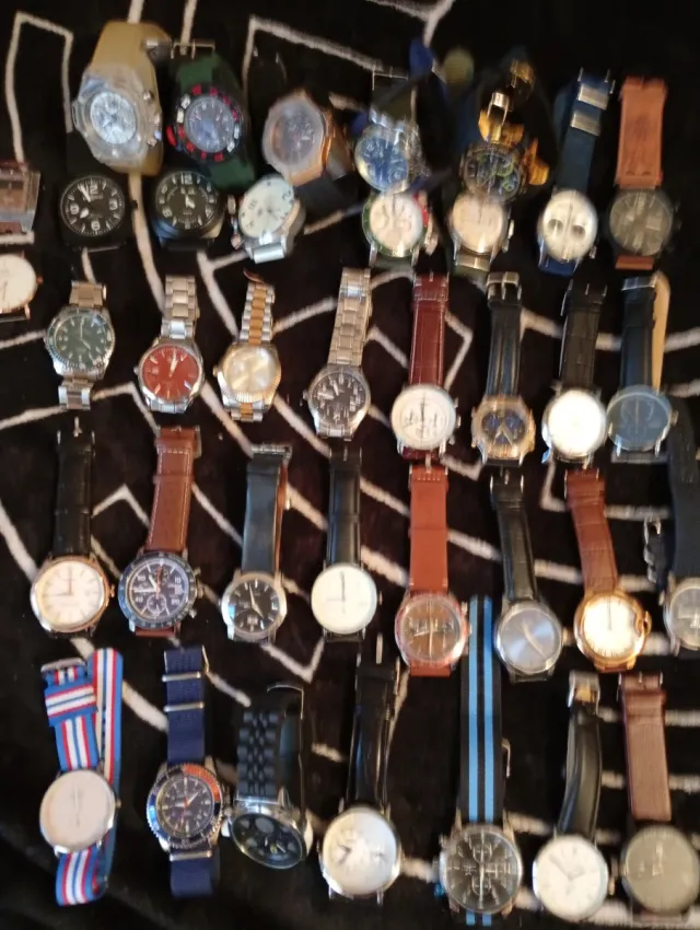 Lote de relojes de hombre de marca vale todo 1000€