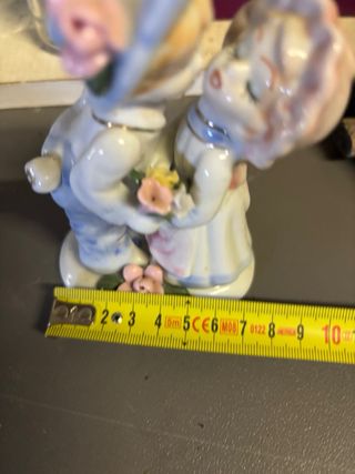 Figura decorativa pareja enamorada