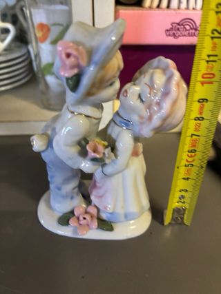 Figura decorativa pareja enamorada