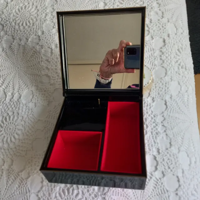 Joyero Musical Negro y Dorado