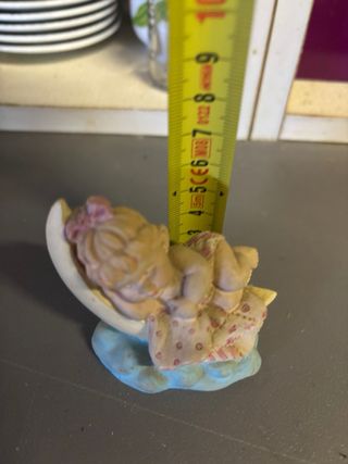 Figura decorativa de bebé durmiendo