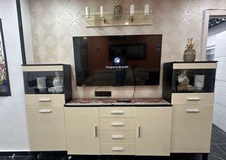 Mueble de comedor beige como nuevo