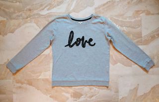 Felpa leggera con scritta love di pizzo