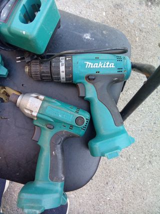 Taladro y linterna Makita