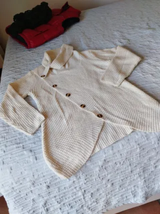 Jersey lana cuello vuelto botones beige