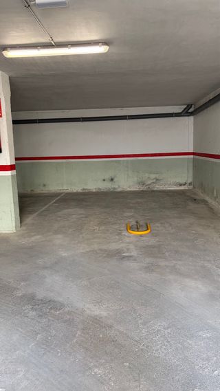 Plaza de garaje grande para coche y moto