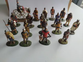 Lotto 18 Soldatini di Piombo + Cavallo e il soldato