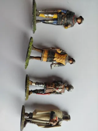 Lotto 18 Soldatini di Piombo + Cavallo e il soldato