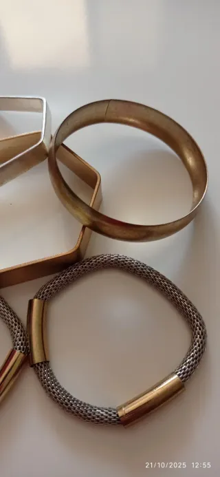 Conjunto 4 Pulseras Doradas y Plateadas