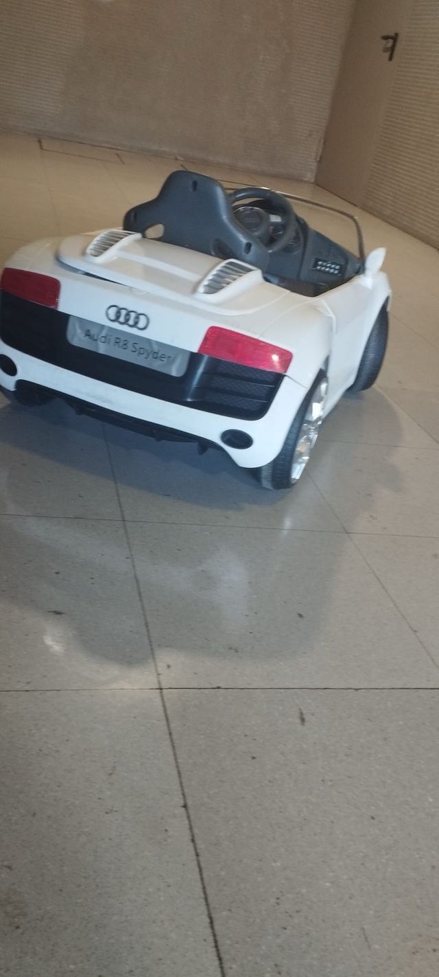 Coche Batería Audi R8 Spyder Blanco